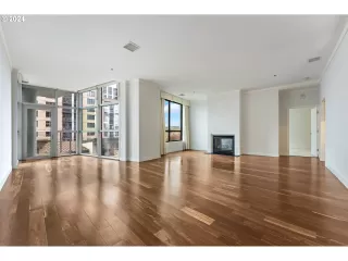 Photo #6: 24358462 Listing