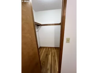 Photo #3: 24358912 Listing