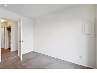 Photo #5: 24359022 Listing