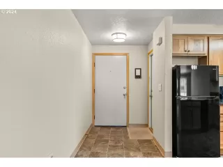 Photo #5: 24360121 Listing