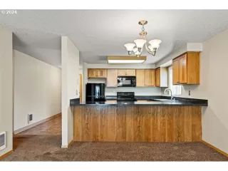 Photo #6: 24360121 Listing