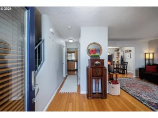 Photo #5: 24360686 Listing 