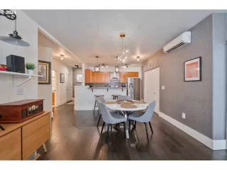 Photo #4: 24360992 Listing