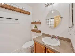 Photo #5: 24360992 Listing