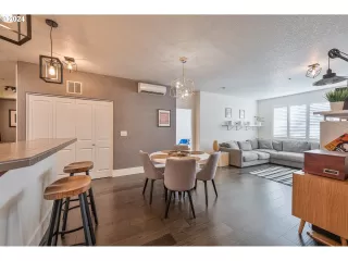 Photo #6: 24360992 Listing