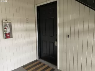 Photo #4: 24362482 Listing