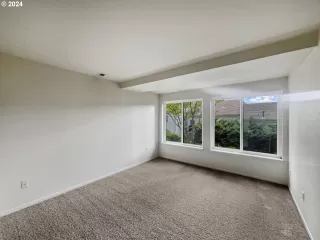 Photo #5: 24363604 Listing