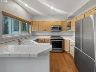 Photo #6: 24363604 Listing