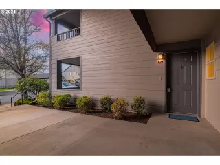 Photo #2: 24364032 Listing