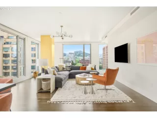 Photo #4: 24365751 Listing