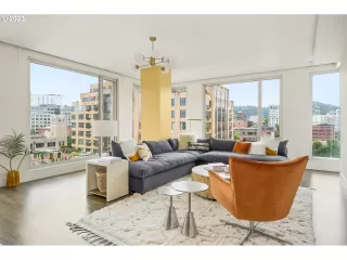 Photo #5: 24365751 Listing