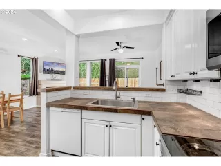 Photo #2: 24366324 Listing 