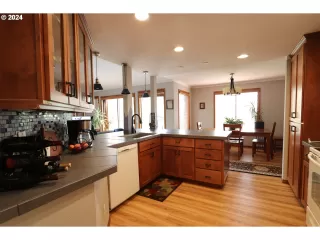 Photo #1: 24367483 Listing 