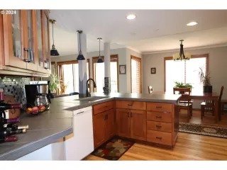 Photo #2: 24367483 Listing 