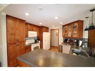 Photo #3: 24367483 Listing 