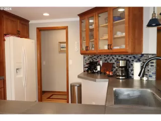 Photo #4: 24367483 Listing 