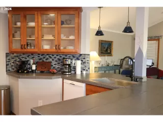 Photo #5: 24367483 Listing 