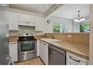 Photo #6: 24367764 Listing