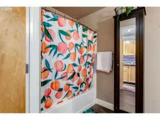 Photo #3: 24367991 Listing