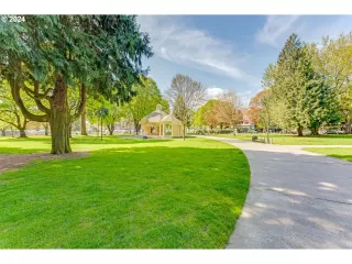 Photo #6: 24367991 Listing