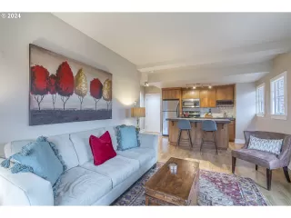 Photo #3: 24368413 Listing