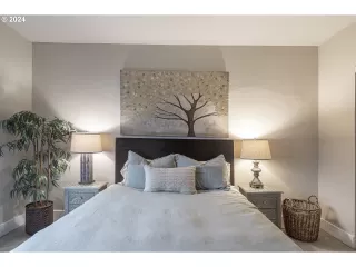 Photo #5: 24368413 Listing