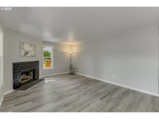 Photo #5: 24369687 Listing