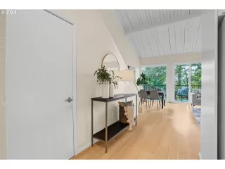 Photo #3: 24370340 Listing