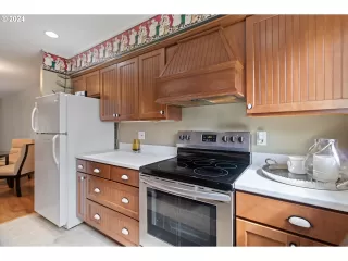 Photo #5: 24370439 Listing