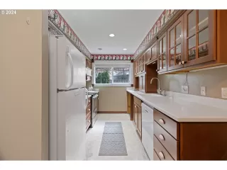 Photo #6: 24370439 Listing