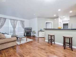 Photo #5: 24371123 Listing 