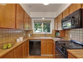 Photo #1: 24372112 Listing