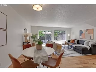 Photo #2: 24372112 Listing