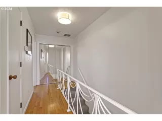 Photo #4: 24372112 Listing