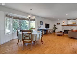 Photo #2: 24374221 Listing