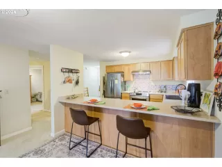 Photo #5: 24375196 Listing