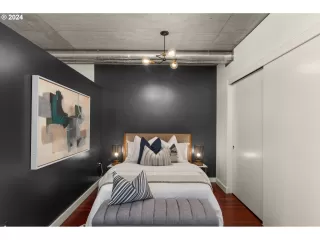 Photo #5: 24375651 Listing