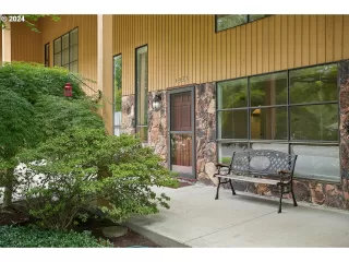 Photo #3: 24376229 Listing