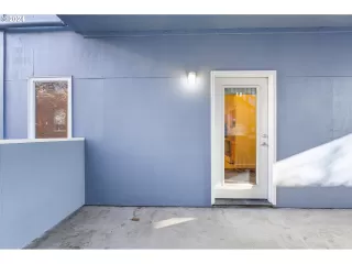 Photo #2: 24377466 Listing