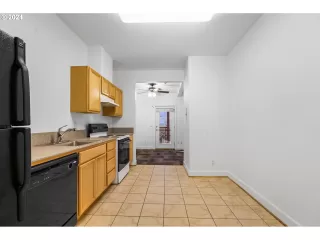 Photo #3: 24377466 Listing
