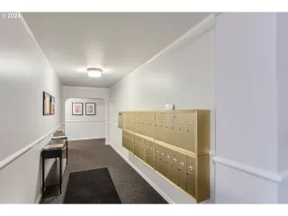 Photo #4: 24377508 Listing 