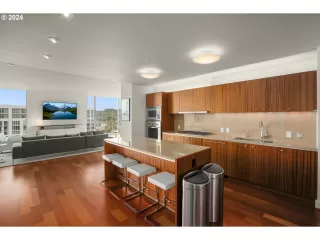 Photo #2: 24377598 Listing 