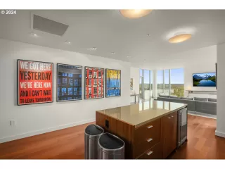 Photo #3: 24377598 Listing 