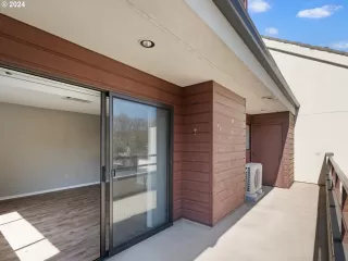 Photo #4: 24377690 Listing