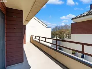 Photo #5: 24377690 Listing