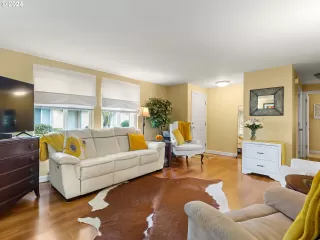 Photo #4: 24378409 Listing