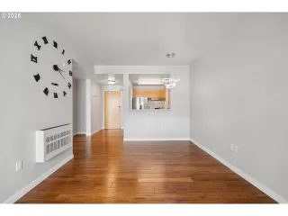 Photo #4: 24378808 Listing