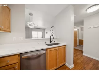 Photo #6: 24378808 Listing