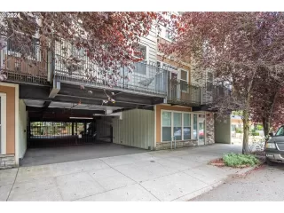 Photo #2: 24378981 Listing