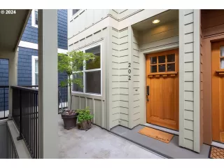 Photo #5: 24378981 Listing